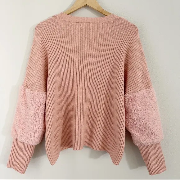 Blush Pink Ribbed Faux Fur Sleeve Sweater Sz Large
