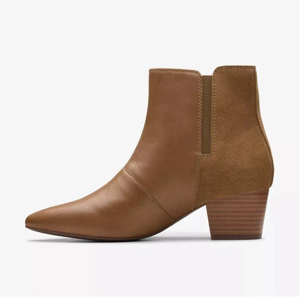 Clarks Women's Ellanie Vibe Taupe Leather 26180066