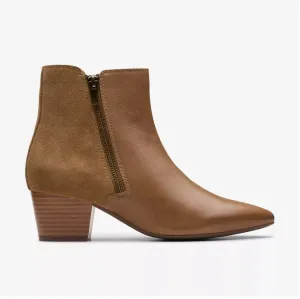 Clarks Women's Ellanie Vibe Taupe Leather 26180066