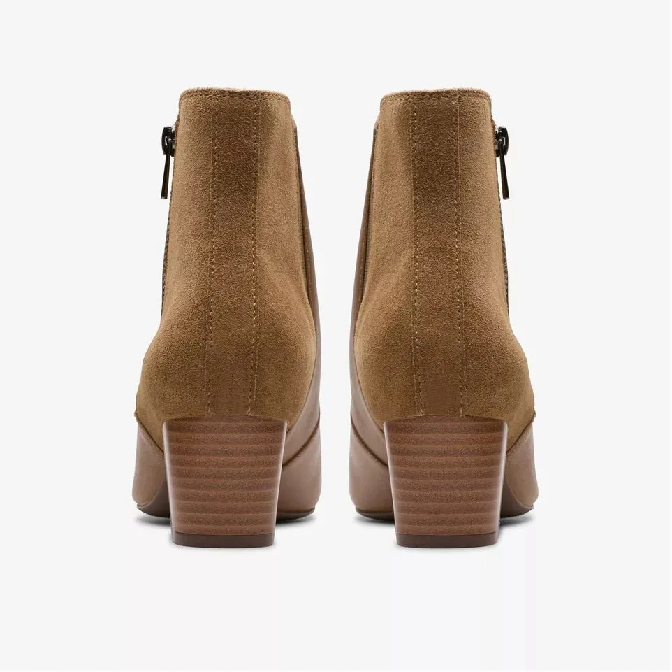 Clarks Women's Ellanie Vibe Taupe Leather 26180066