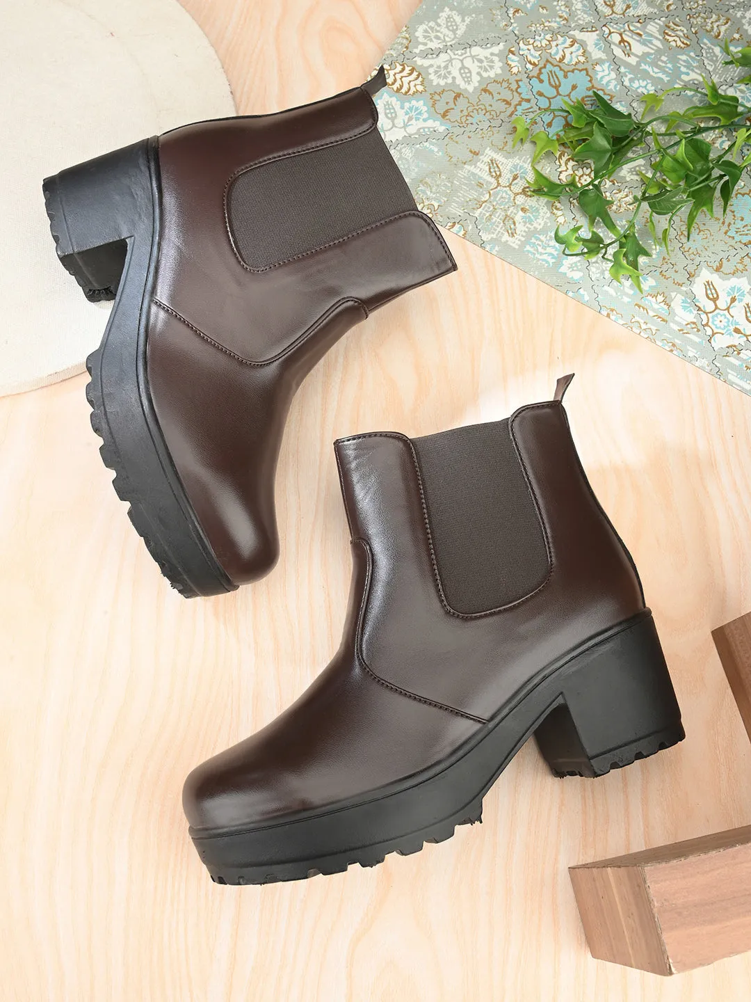 Classy & Elegant Boots With Zip Closure