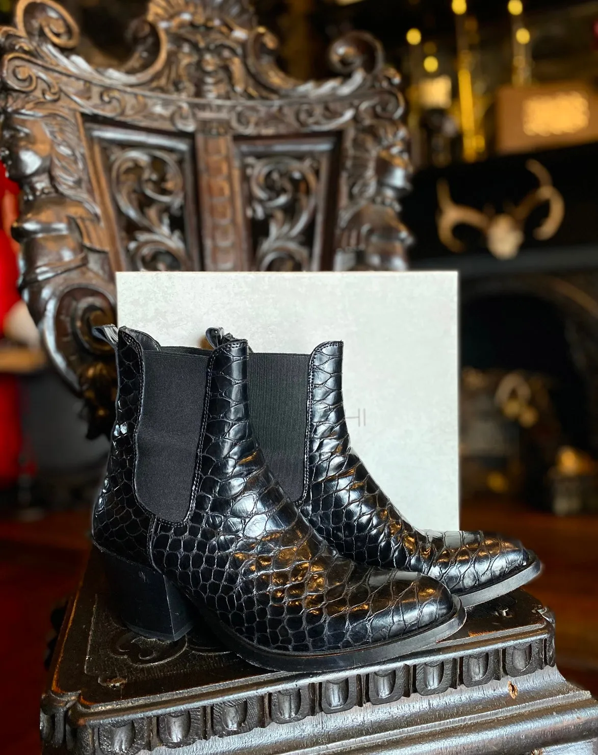 Elena Iachi Black Embossed Snakeskin Chelsea Ankle Boots Women’s 9
