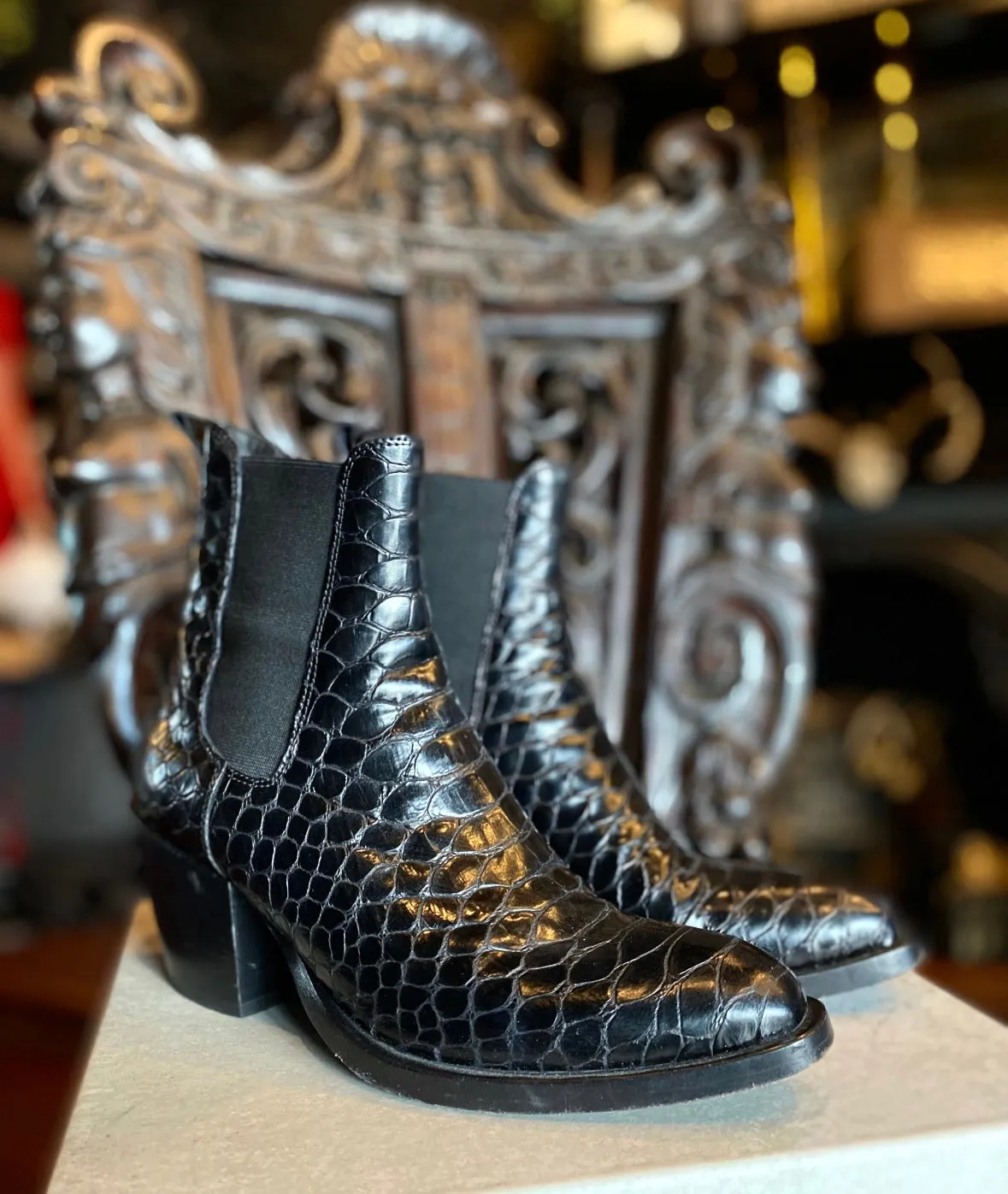 Elena Iachi Black Embossed Snakeskin Chelsea Ankle Boots Women’s 9