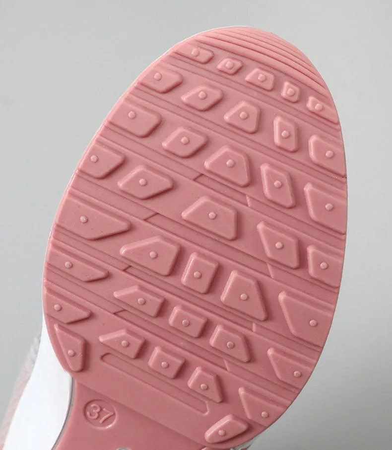 Lightweight and Casual Women's Training Shoes with Modern Knitted Design