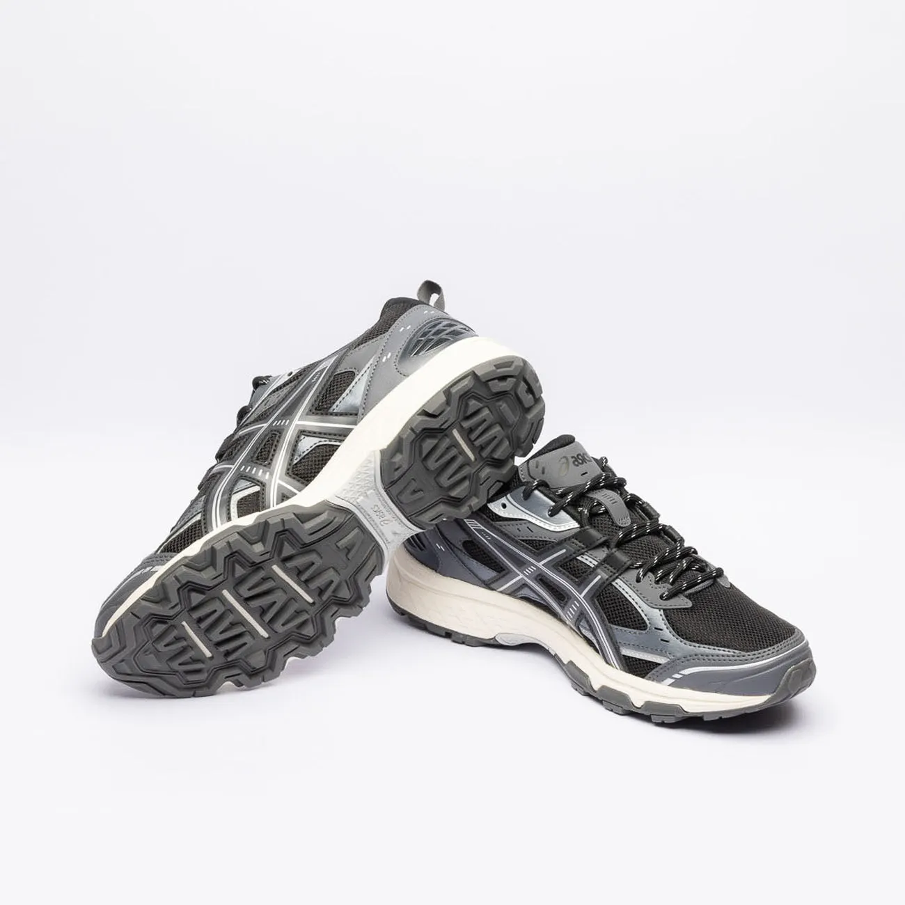 Sneaker trail running Asics Gel-Nunobiki in pelle grigia e tessuto nero