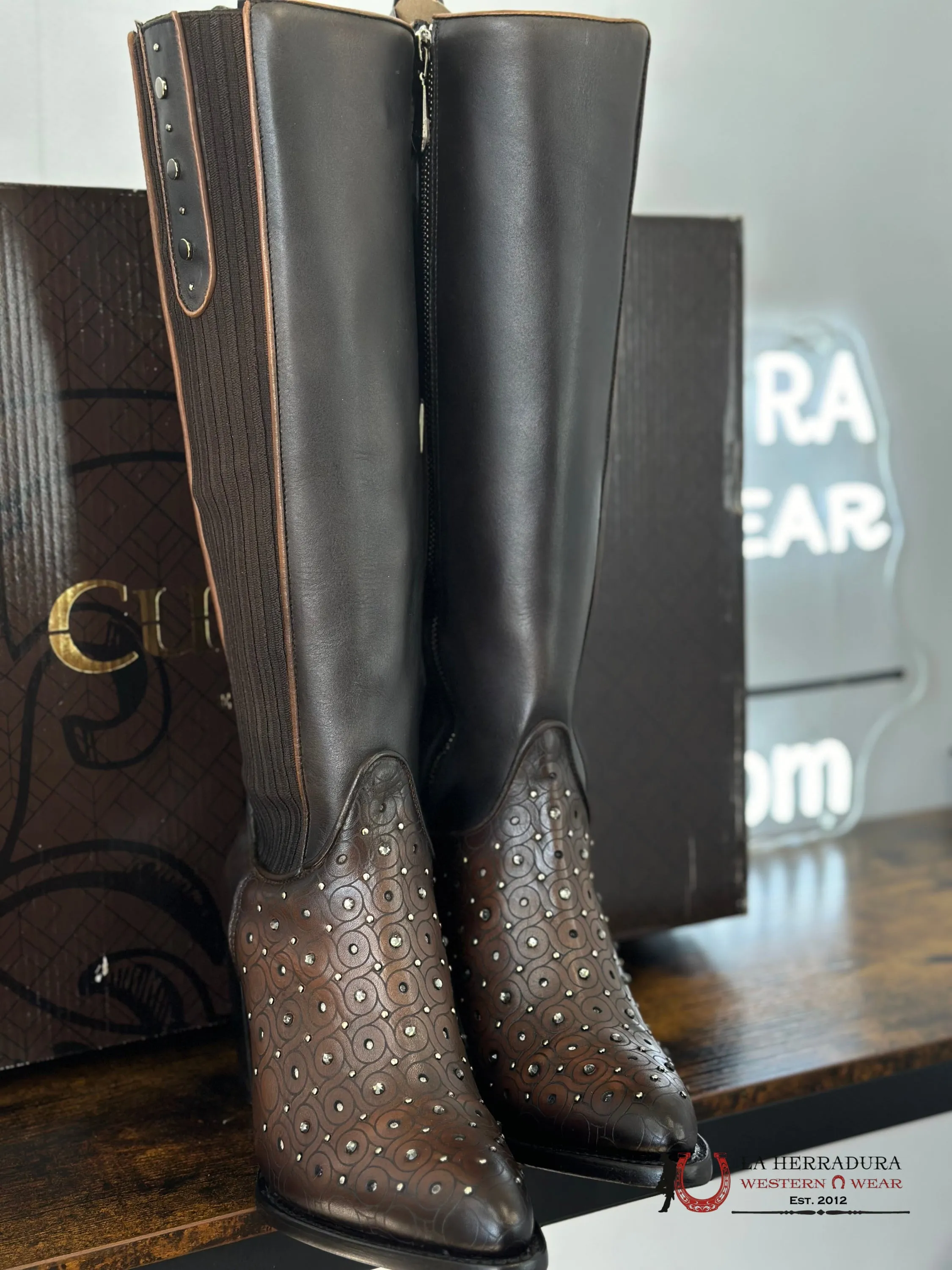 WOMENS CUADRA RES CRUST MAPLE ZIPPER & STUDS & LASER ROUND TOE TALL BOOT CU759