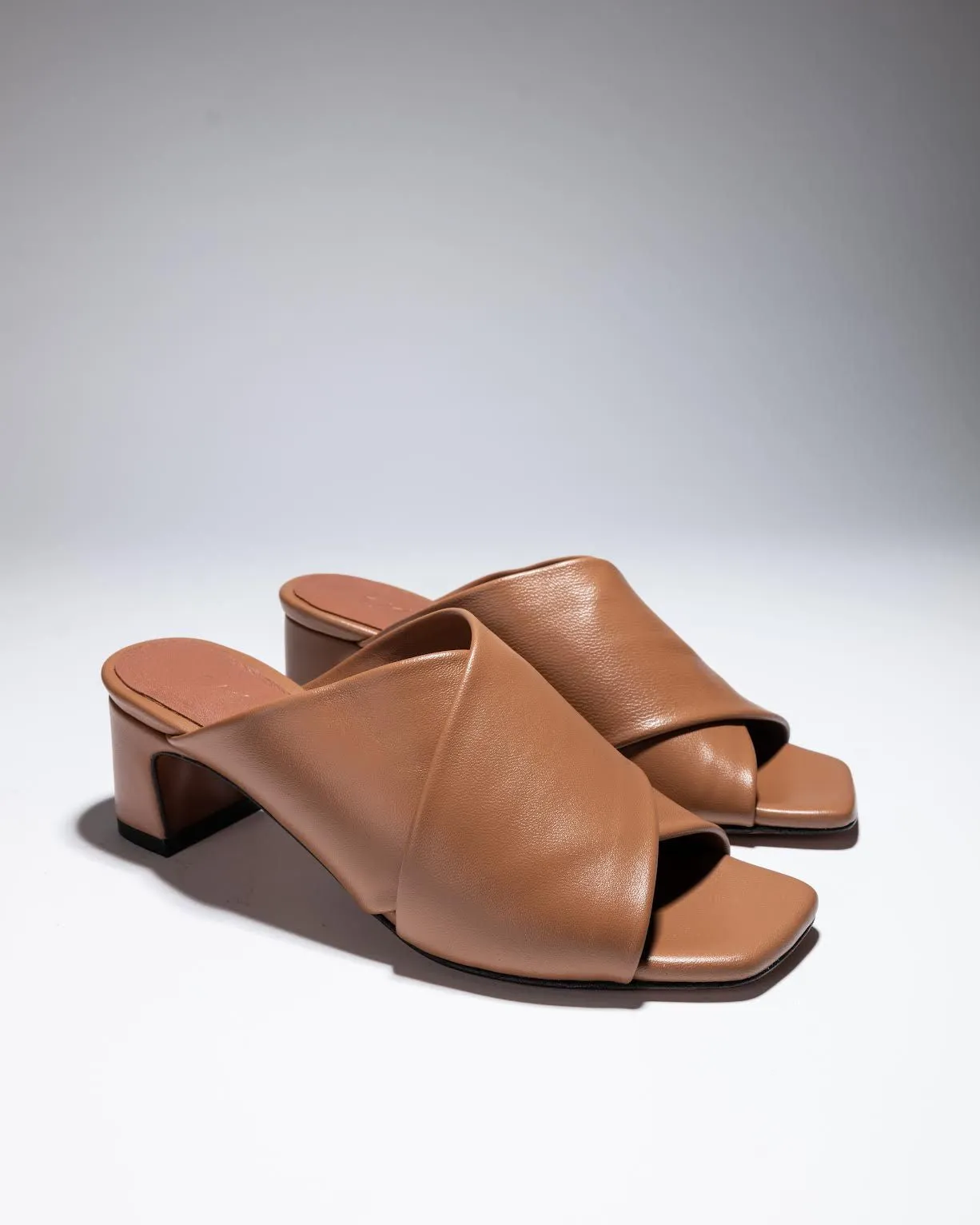 X HEEL SHOE TAN I -18